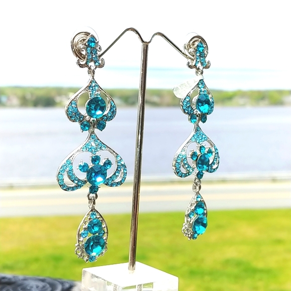 Aqua/teal blue drop chandelier earrings NWT - Picture 3 of 4
